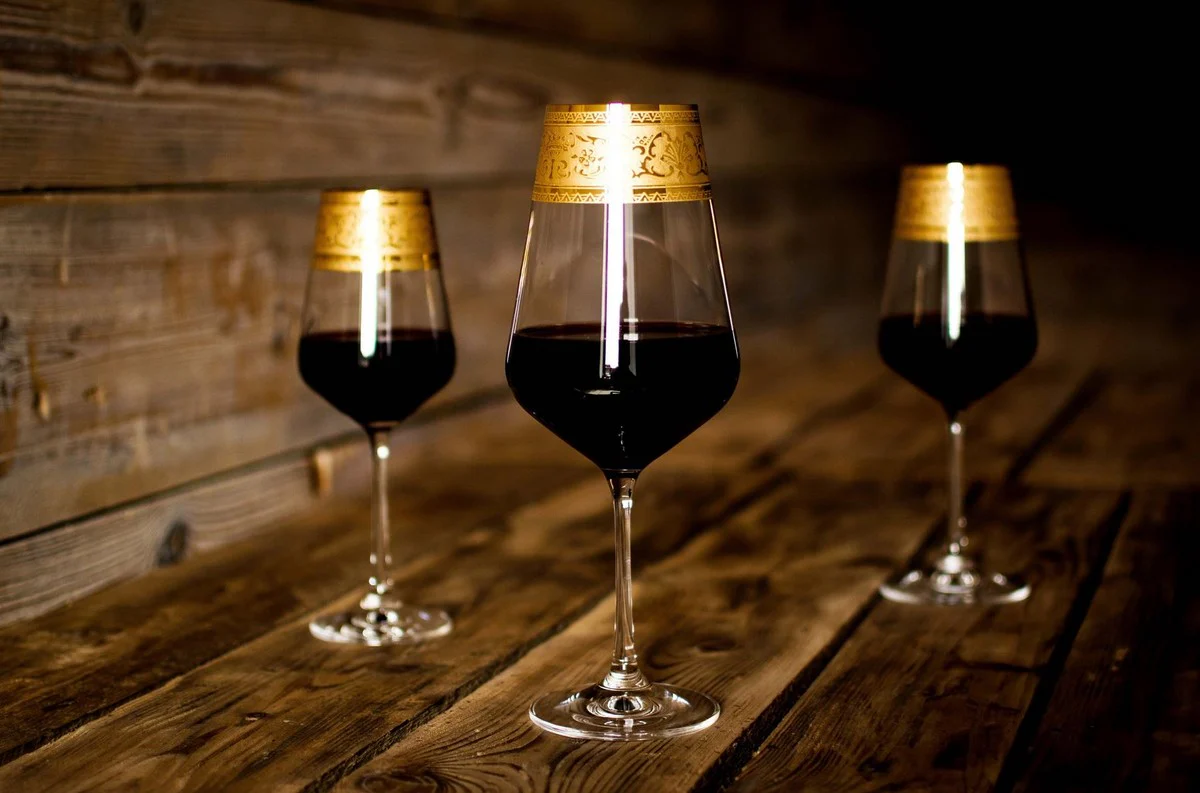 Luxury Baroque red wine glass set of 6 gold Ø 8.5 x H. 24 cm - handmade and hand-engraved wine glasses - hotel & restaurant accessories - luxury quality