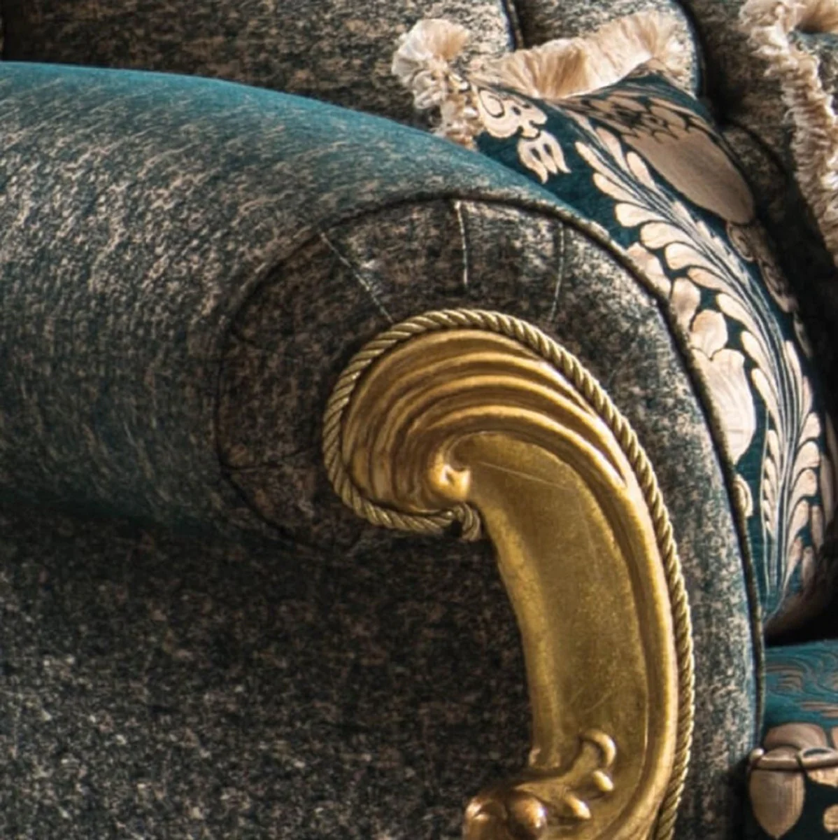 Luxury Baroque Sofa Green / Gold 240 x 90 x H. 125 cm - Handmade Living Room Sofa with Elegant Pattern - Baroque Living Room Furniture - Noble & Magnificent