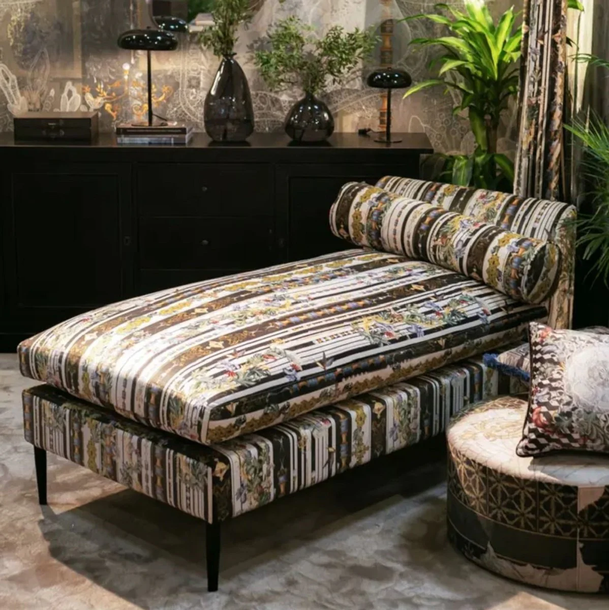 Luxury chaise longue with stripes multicolored / black 84 x 164 x H. 80 cm - Living room lounge chair - Recamiere - Living room furniture - Luxury furniture