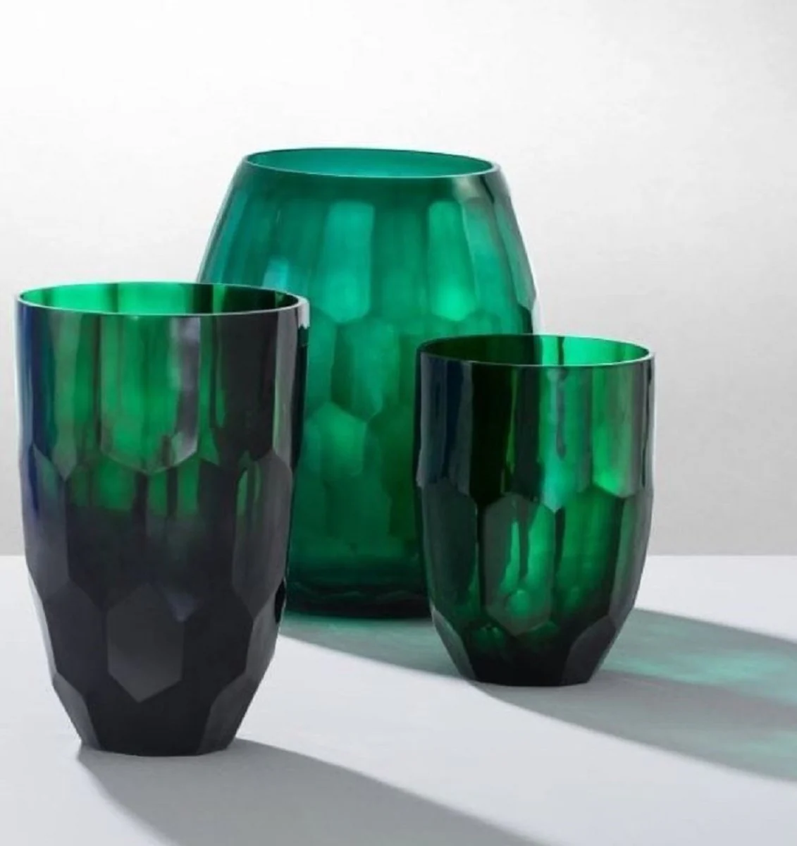 Luxury glass vase green Ø 18 x H. 24 cm - mouth-blown flower vase - round decorative flower vase - decorative accessories - decorative glass vases - luxury accessories