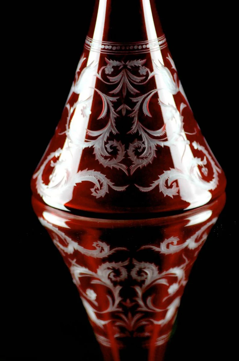 Luxury wine carafe red / silver Ø 17 x H. 36 cm - mouth-blown and hand-engraved glass carafe - hotel & restaurant accessories - luxury quality