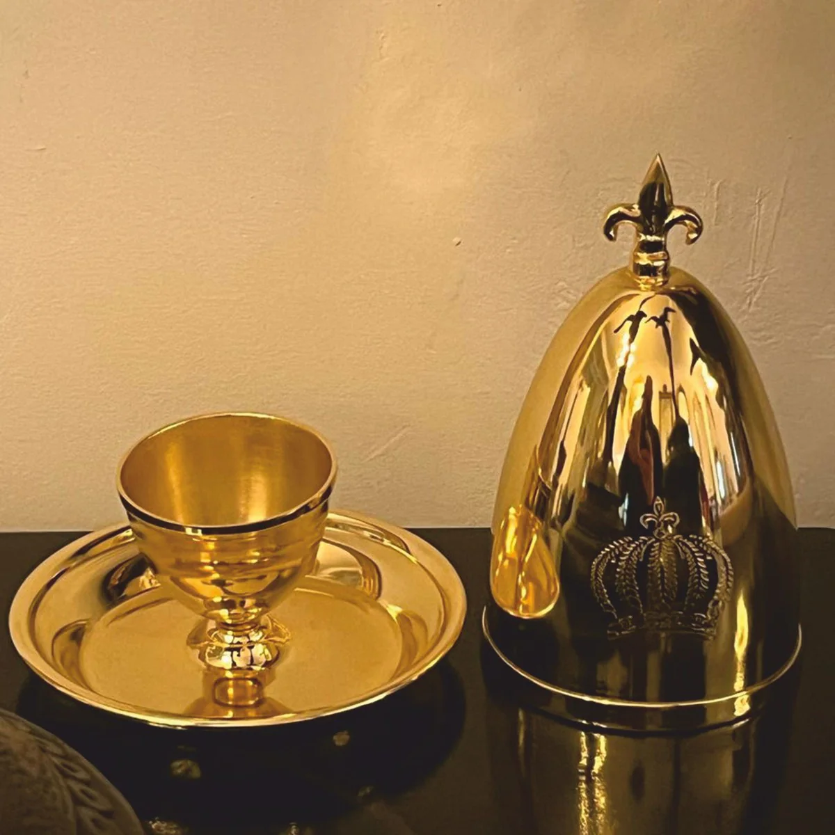 Pompöös by Luxus Baroque egg cup with lid gold - designed by Harald Glööckler