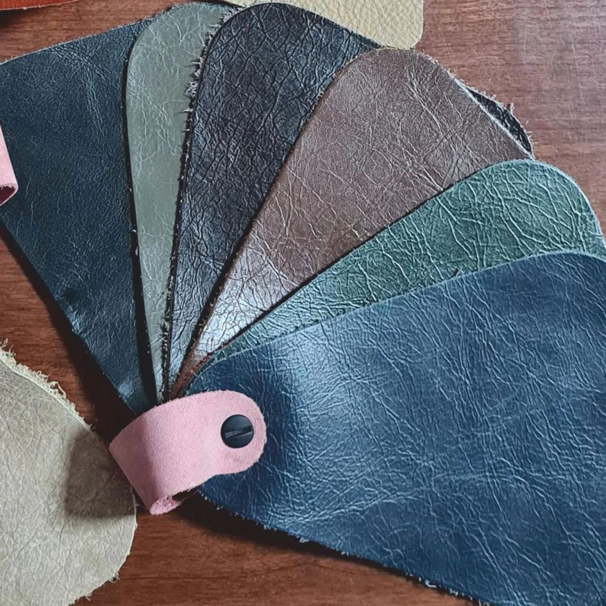 Luxury Chesterfield Leather Sofa Vintage Green / Black 224 cm - Genuine Leather Furniture